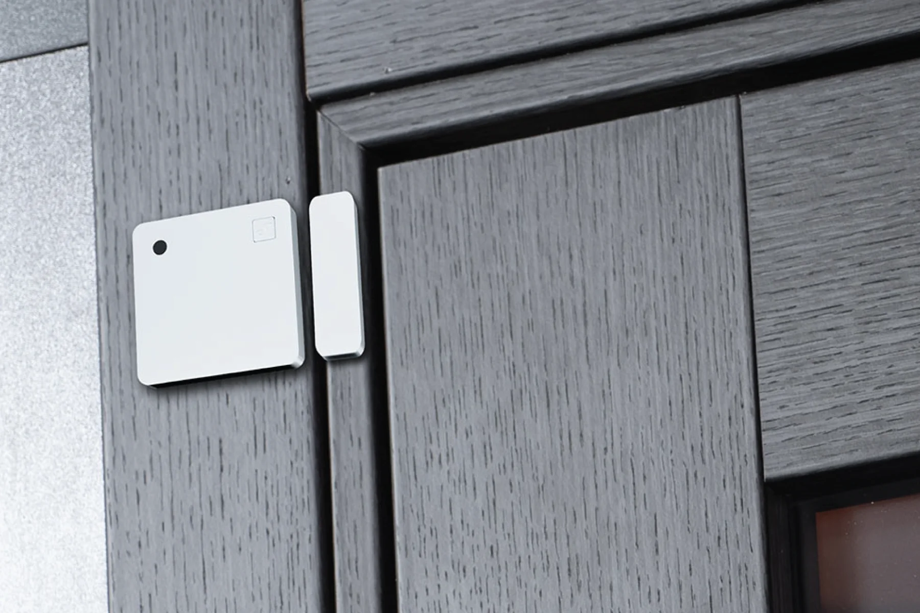 Shelly_Wave_DoorWindow_EU_LR-usecase-desktop-1